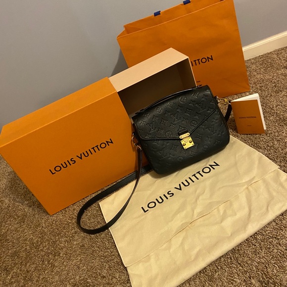 Black Louis Vuitton cross body bag. - Picture 1 of 5